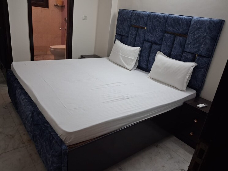 Bedroom, east of kailash 3 Bedroom 1150 Sq.Ft. Builder Floor In East Of Kailash Delhi 9765796