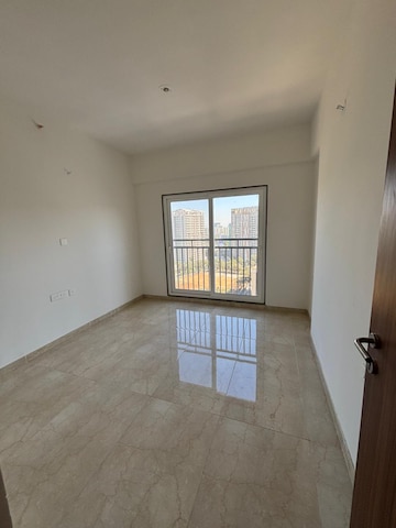 Room in 2 BHK Apartment at Shapoorji Pallonji BKC 28, Bandra East – for Rent