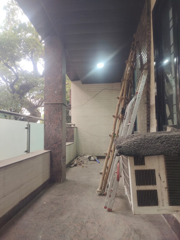 Balcony, east of kailash 3 Bedroom 1800 Sq.Ft. Builder Floor In East Of Kailash Delhi 9765821