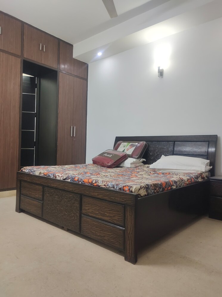 Bedroom, east of kailash 3 Bedroom 1800 Sq.Ft. Builder Floor In East Of Kailash Delhi 9765821