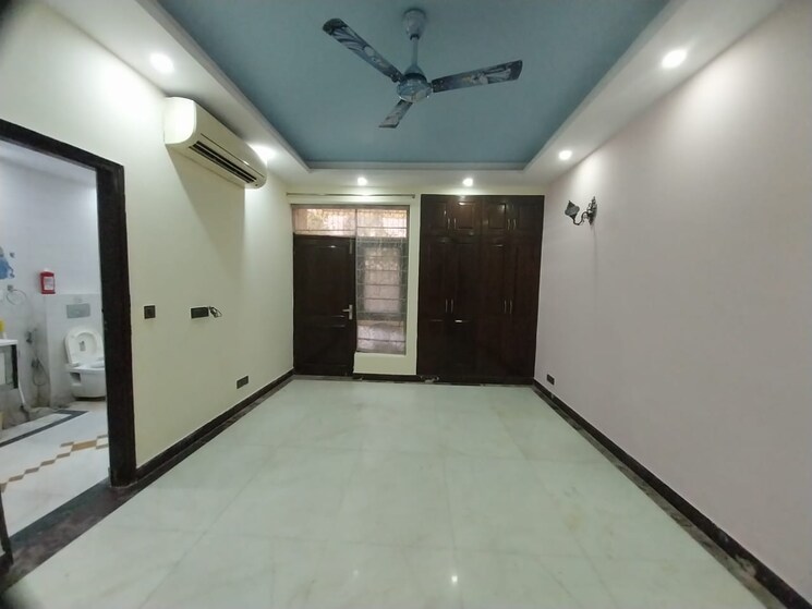 Room, south extension ii 2 Bedroom 1800 Sq.Ft. Builder Floor In South Extension ii Delhi 9765866