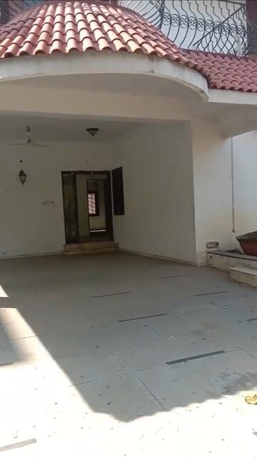 Room in 6+ BHK Independent House at Jubilee Hills – for Rent