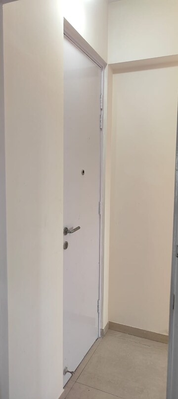 Furnished Amenities in 3.5 BHK Apartment at Hiranandani Meadows, Manpada – for Rent