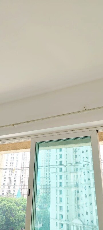 Room in 3.5 BHK Apartment at Hiranandani Meadows, Manpada – for Rent