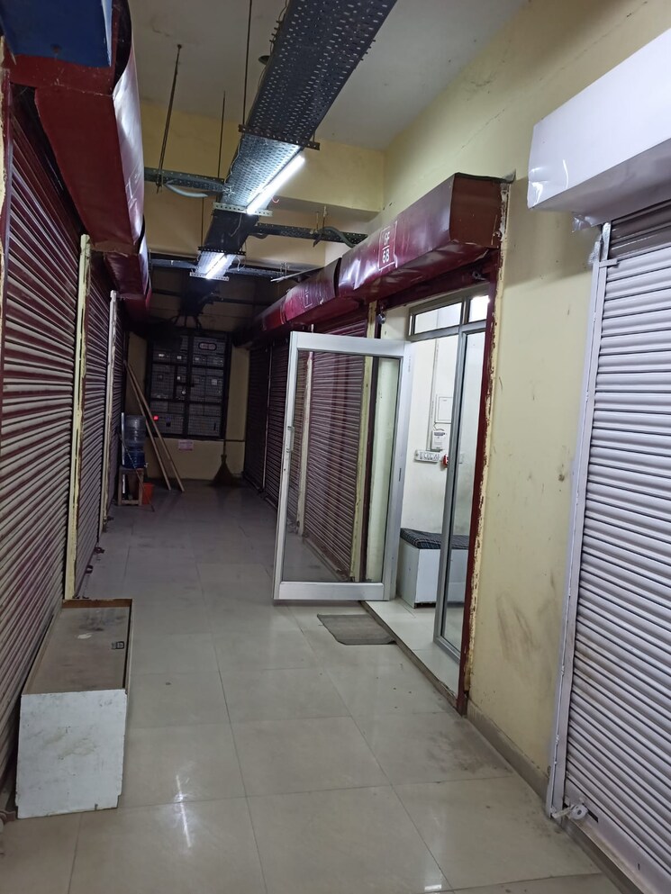 Balcony, omaxe-arcade Commercial Shop 235 Sq.Ft. In Ansal Golf Links 1 Greater Noida 9765930