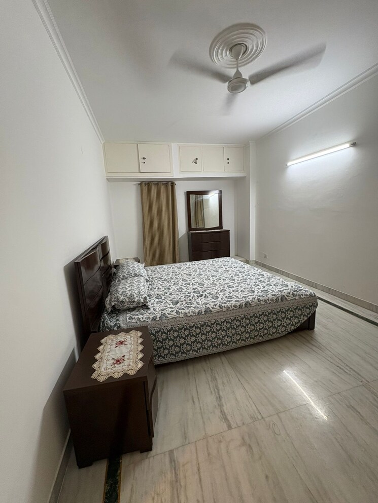 Cover Image, kailash colony 3 Bedroom 1500 Sq.Ft. Builder Floor In Kailash Colony Delhi 9765955
