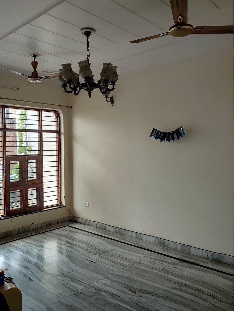 Room, sector 16 2 Bedroom 1440 Sq.Ft. Builder Floor In Sector 16 Faridabad 9765967