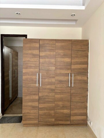 Room in 3 BHK Builder Floor at Baani Square, Sector 50 – for Rent