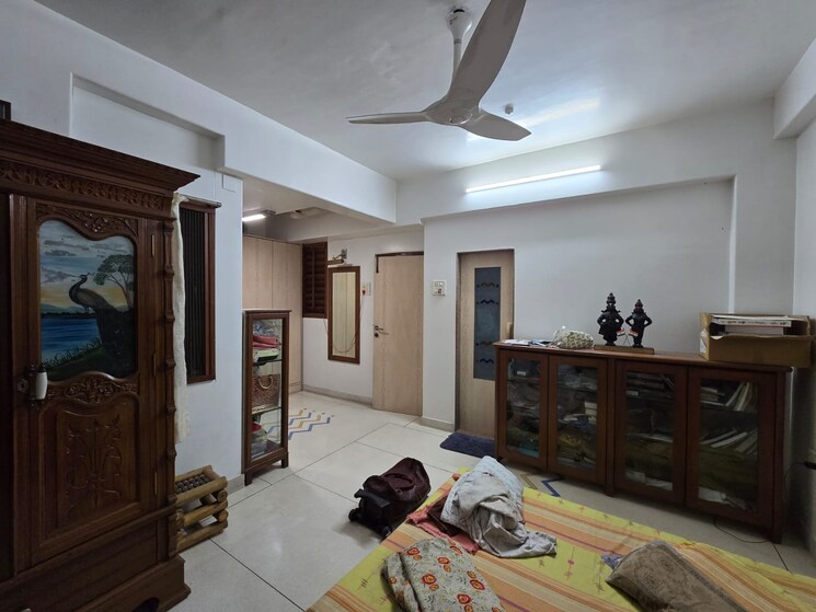 Cover Image, goregaon-west-view-chs 3 Bedroom 950 Sq.Ft. Apartment In Goregaon West Mumbai 9766031