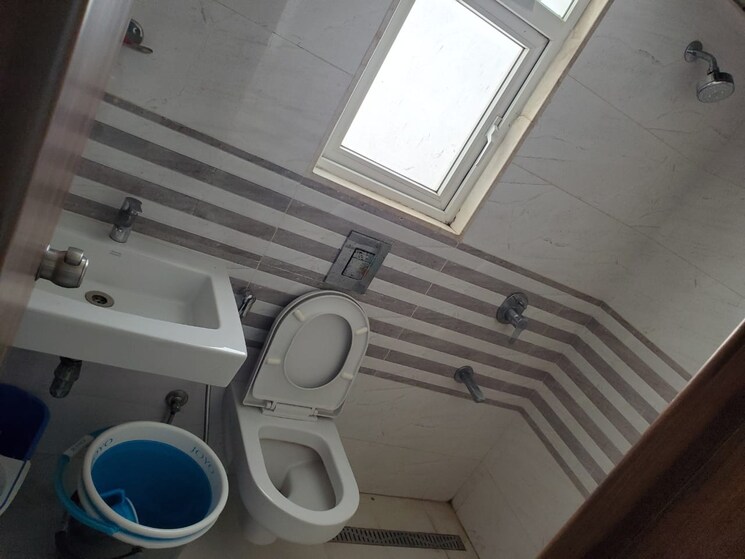Bathroom, nahar-f-residences 2 Bedroom 983 Sq.Ft. Apartment In Balewadi Pune 9766057