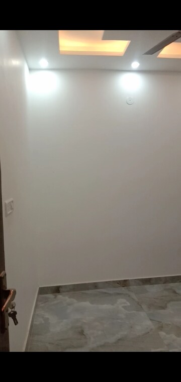 Room in 2 BHK Independent House at Dwarka Mor – for Sale