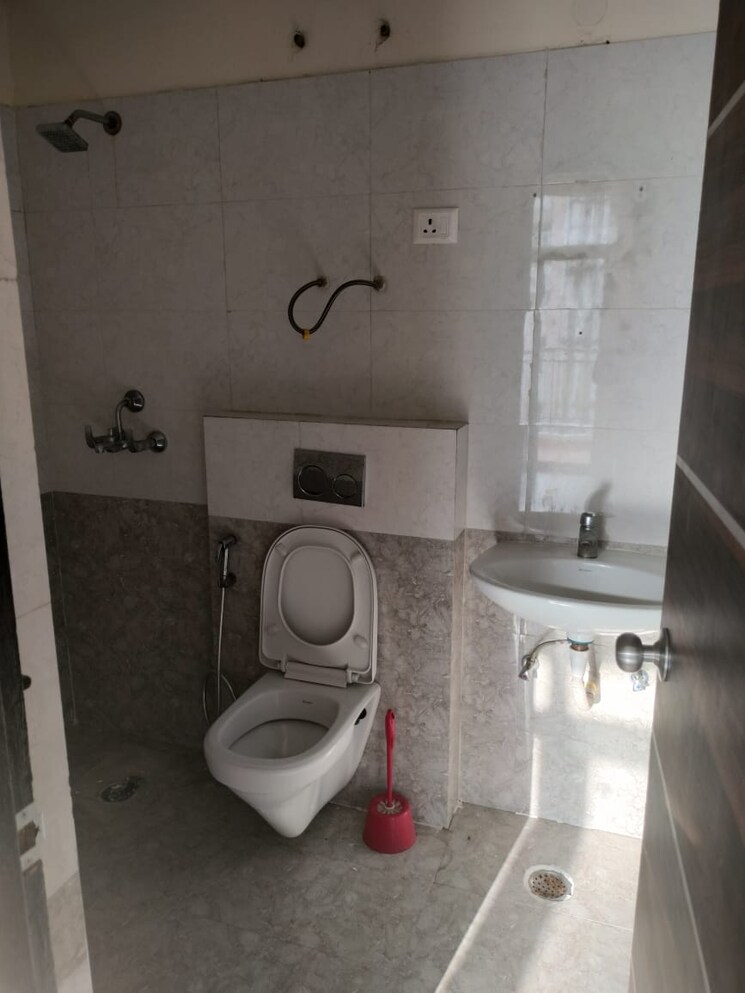 Bathroom, indosam75 2 Bedroom 970 Sq.Ft. Apartment In Sector 75 Noida 9766135