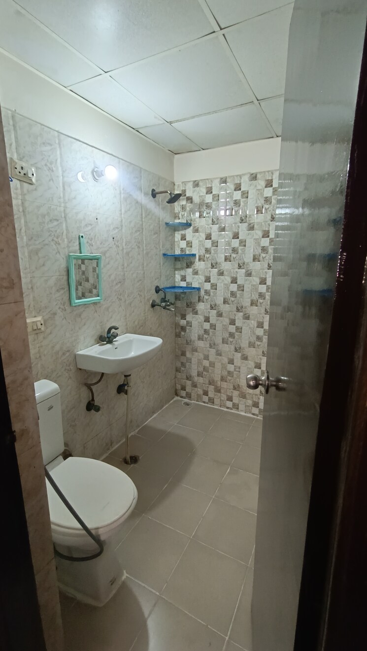 Bathroom, antriksh-golf-view 2 Bedroom 1010 Sq.Ft. Apartment In Sector 78 Noida 9766138