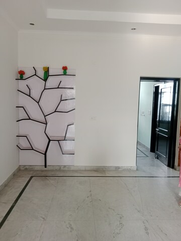 Room in 3 BHK Builder Floor at Sector 13 – for Rent