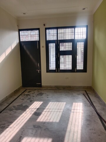 Room in 3 BHK Builder Floor at Sector 13 – for Rent
