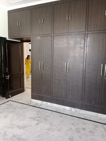 Building Lobby in 3 BHK Builder Floor at Sector 13 – for Rent