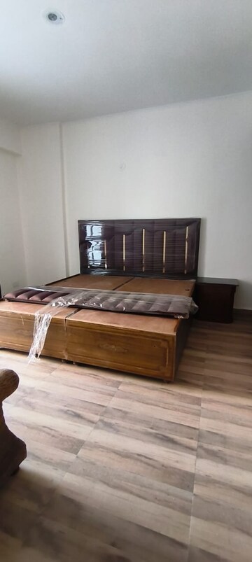 Bedroom in 2 BHK Apartment at Gardenia Golf City, Sector 75 – for Rent