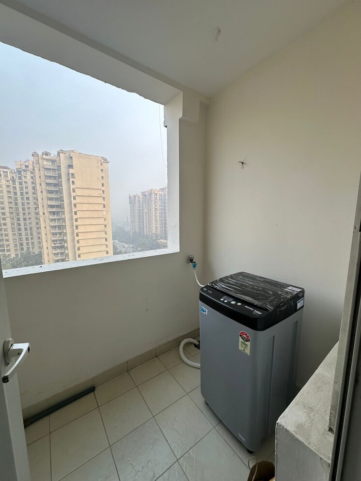 Master Bedroom, gardenia-golf-city 3 Bedroom 1550 Sq.Ft. Apartment In Sector 75 Noida 9766280