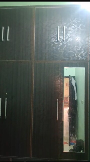 Furnished Amenities in 2.5 BHK Builder Floor at Gupta Colony – for Sale