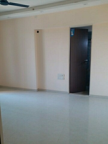 Room in 2 BHK Apartment at Juhu Pearl, Juhu – for Rent
