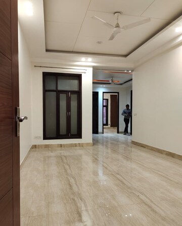 Room in 3 BHK Builder Floor at Chattarpur – for Rent