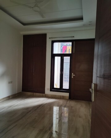 Room in 3 BHK Builder Floor at Chattarpur – for Rent