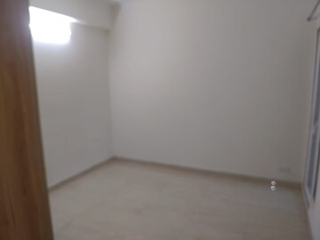 Room in 2 BHK Apartment at Gaur 14th Avenue High Street, Sector 16c Greater Noida – for Sale