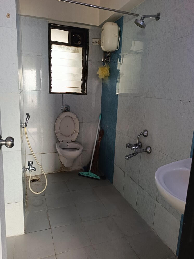 Bathroom, amann-marina 2.5 Bedroom 1100 Sq.Ft. Apartment In Worli Mumbai 9766545