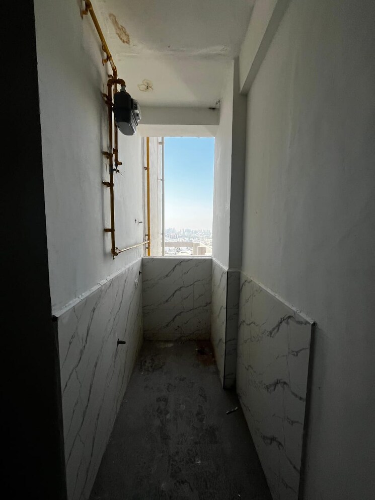 Bathroom, adajan 1 Bedroom 620 Sq.Ft. Apartment In Adajan Surat 9766576