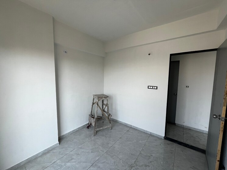 Room, adajan 1 Bedroom 620 Sq.Ft. Apartment In Adajan Surat 9766576