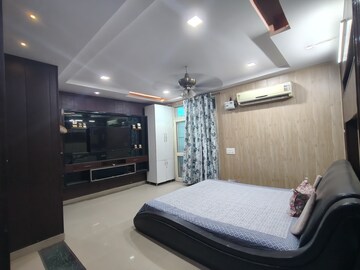 Bedroom in 5 BHK Apartment at Vip Road – for Rent