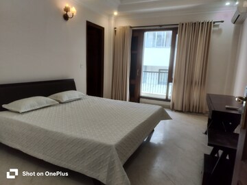 Bedroom in 3 BHK Builder Floor at Green Park – for Rent