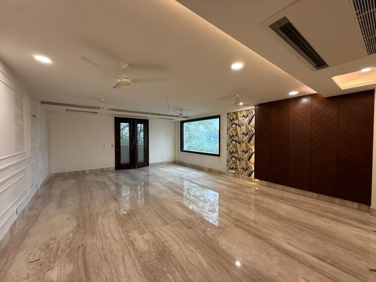 Room, panchsheel park 4 Bedroom 500 Sq.Yd. Builder Floor In Panchsheel Park Delhi 9766588