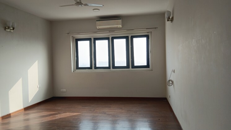 Room, emaar-the-palm-drive-the-premier-terraces 4 Bedroom 4050 Sq.Ft. Penthouse In Sector 66 Gurgaon 9766659