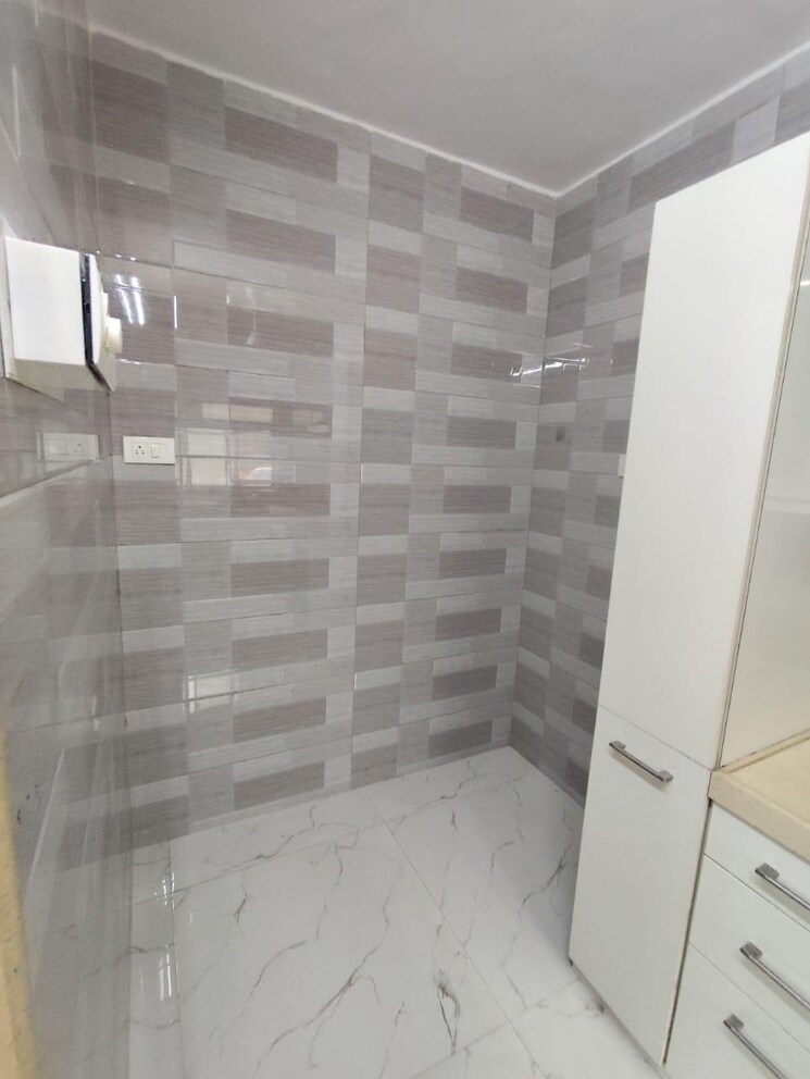 Bathroom, om-sadguru-chs 1 Bedroom 450 Sq.Ft. Apartment In Ic Colony Mumbai 9766676
