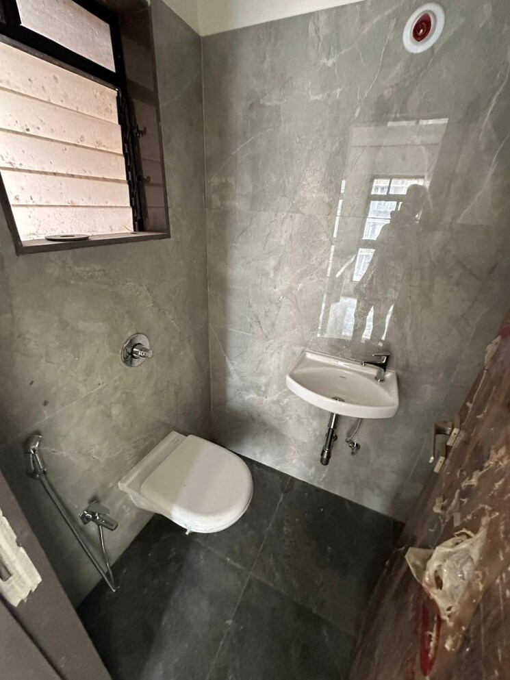 Bathroom, chaitanya-om-shivam 3 Bedroom 863 Sq.Ft. Apartment In Borivali West Mumbai 9766711