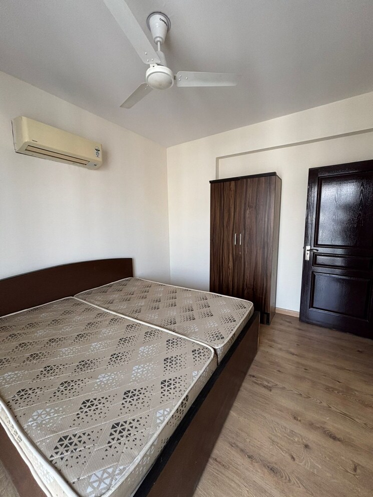 Bedroom, experion-the-heart-song 3.5 Bedroom 2003 Sq.Ft. Apartment In Sector 108 Gurgaon 9766775