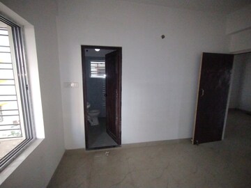 Room in 3 BHK Apartment at Stand Alone, New Town Action Area ii – for Sale