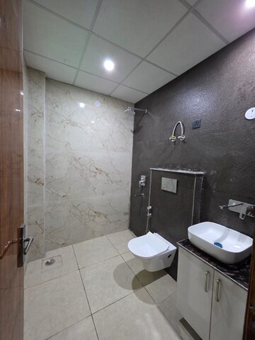 Bathroom in 3 BHK Apartment at Shouryapuram, Lal Kuan – for Rent