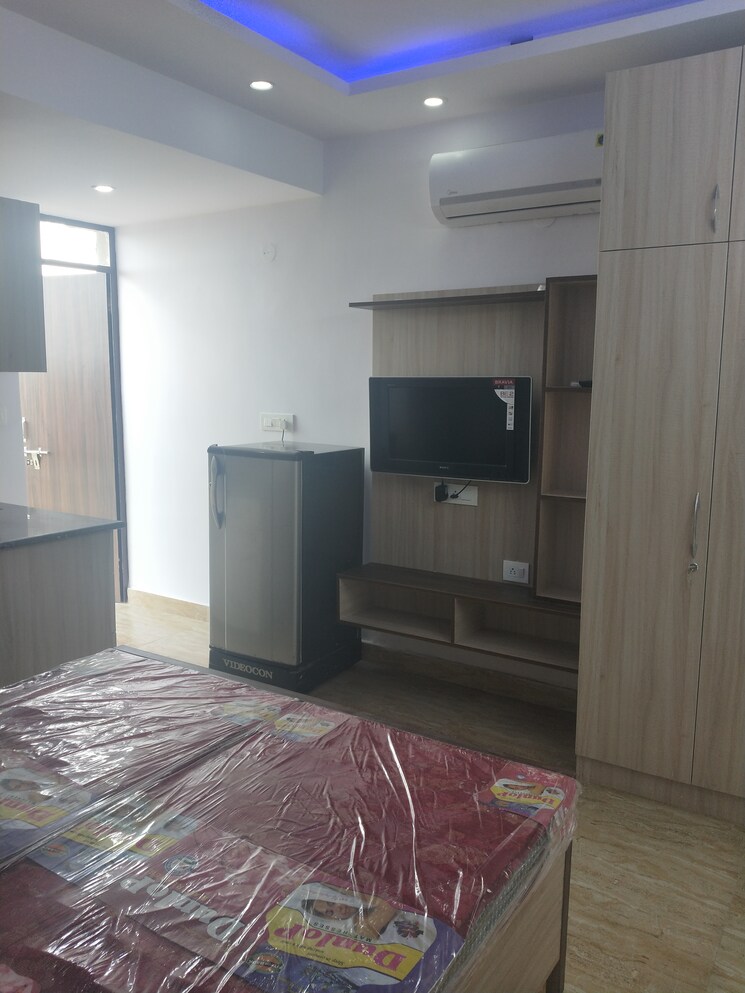 Bedroom, dhoot-time-residency 1 RK 250 Sq.Ft. Apartment In Sector 63 Gurgaon 9766894