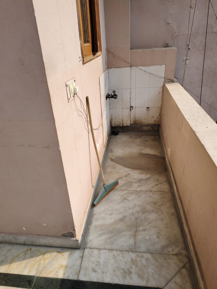 Balcony, sector 23 2 Bedroom 2150 Sq.Ft. Independent House In Sector 23 Noida 9766957