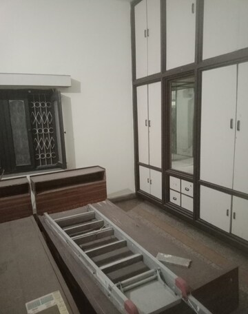 Room in 1 BHK Villa at Aliganj – for Rent