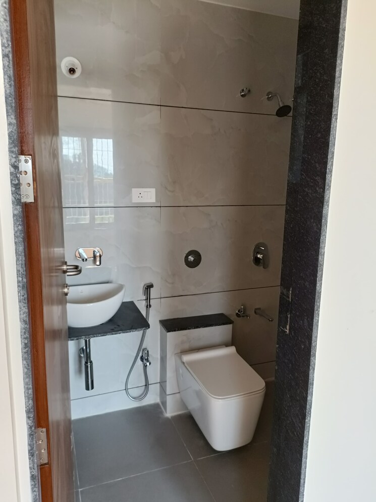 Bathroom, gangotree-chandrahas 3 Bedroom 1260 Sq.Ft. Apartment In Fergusson College Road Pune 9394252