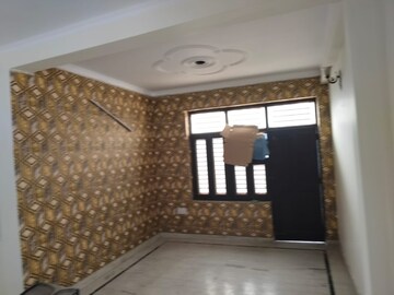 Room in 3 BHK Builder Floor at Green Fields Colony – for Rent