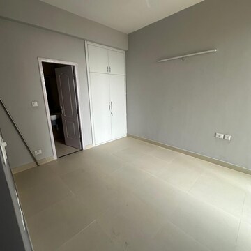 Room in 2 BHK Apartment at Supertech Hues, Sector 68 – for Rent