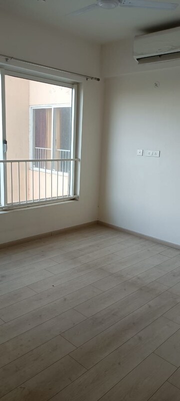 Room in 3 BHK Apartment at Ireo Skyon, Sector 60 – for Sale