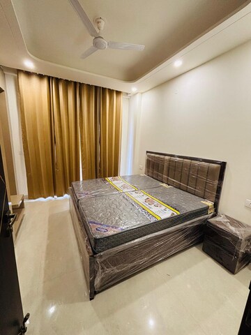 Bedroom in 4 BHK Apartment at DLF The Summit, Dlf Phase V – for Rent