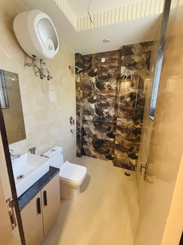 Bathroom, dlf-the-summit 4 Bedroom 3500 Sq.Ft. Apartment In Dlf Phase V Gurgaon 9767321