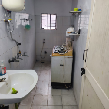 Bathroom in 1.5 BHK Apartment at Rwa Jalvayu Vihar Noida, Sector 25 – for Rent