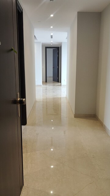 Room in 3 BHK Apartment at DLF Regency Park II, Sector 27 – for Rent